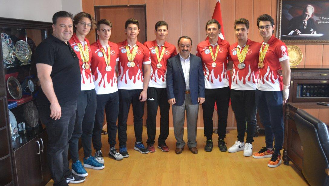 Dünya Liseler Yüzme Şampiyonu Çekmeköy'den
