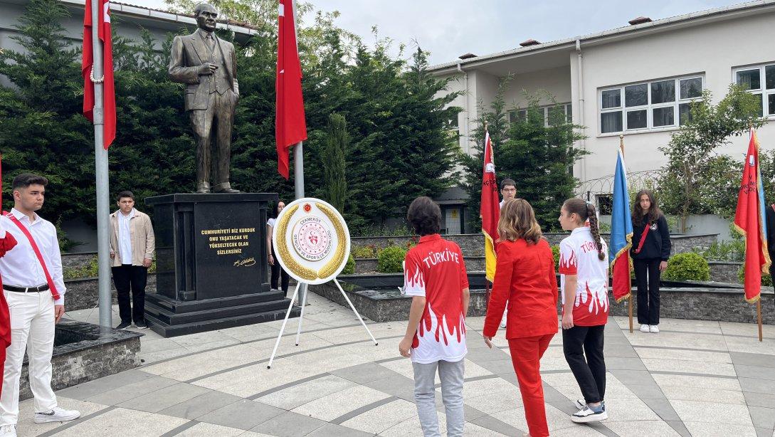 19 Mayıs Atatürk'ü Anma, Gençlik ve Spor Bayramı Çelenk Sunma Töreni Gerçekleştirildi