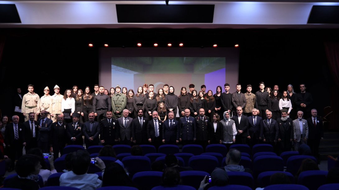 18 Mart Çanakkale Zaferi ve Şehitleri Anma Günü Programı Turgut Özal Kültür Merkezi'nde Gerçekleştirildi
