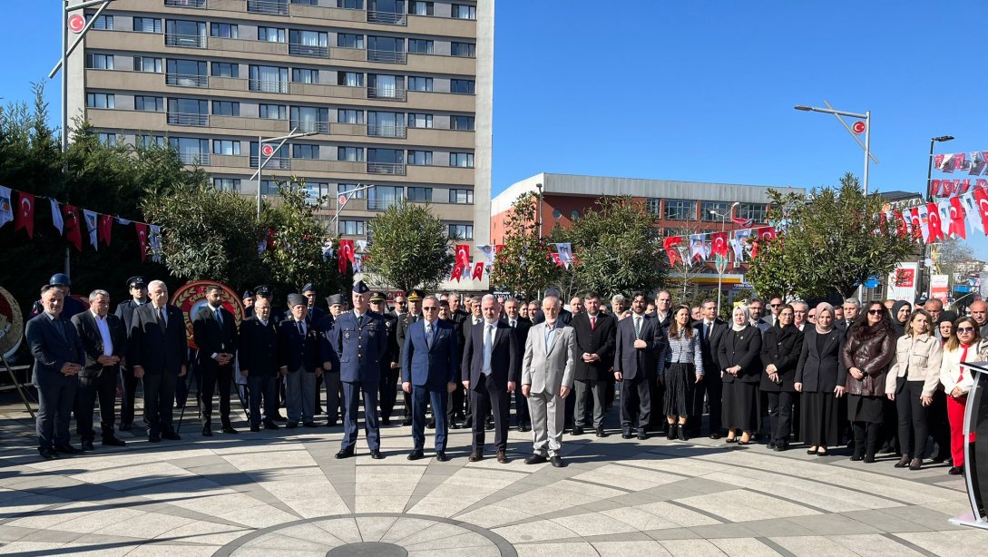 18 Mart Çanakkale Zaferi ve Şehitleri Anma Günü Münasebetiyle Atatürk Anıtına Çelenk Sunma Töreni Düzenlendi