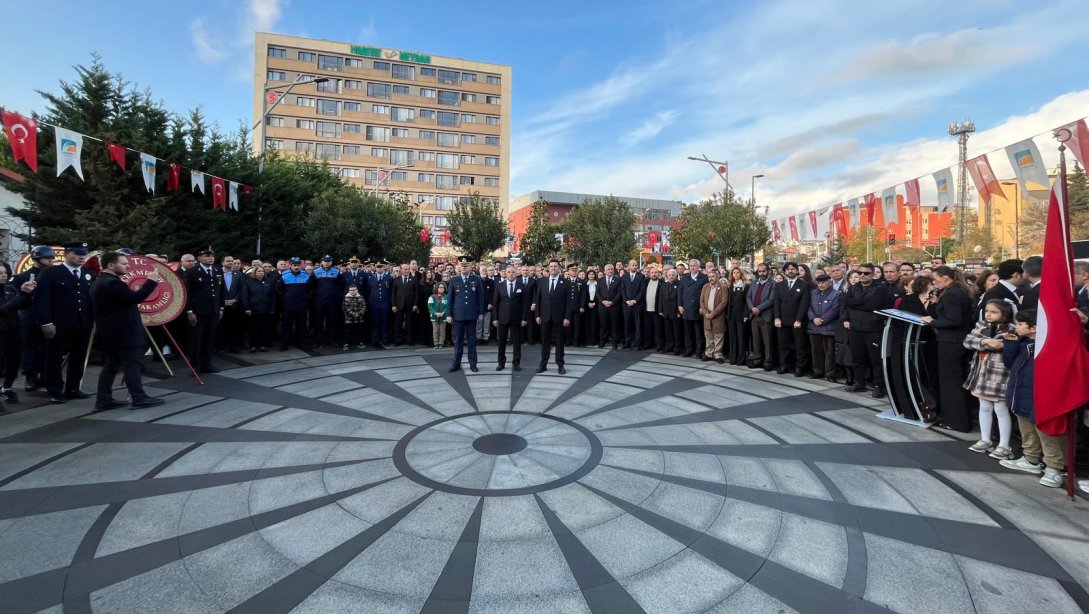 10 Kasım Atatürk'ü Anma Günü ve Atatürk Haftası Münasebetiyle Atatürk Anıtı'na Çelenk Sunma Töreni Gerçekleştirildi