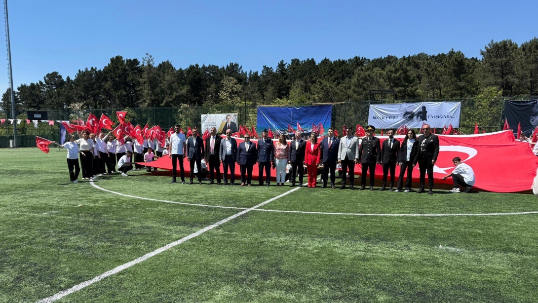 19 Mayıs Atatürk'ü Anma, Gençlik ve Spor Bayramı Kutlama Programı Alemdağ Stadı'nda Gerçekleştirildi